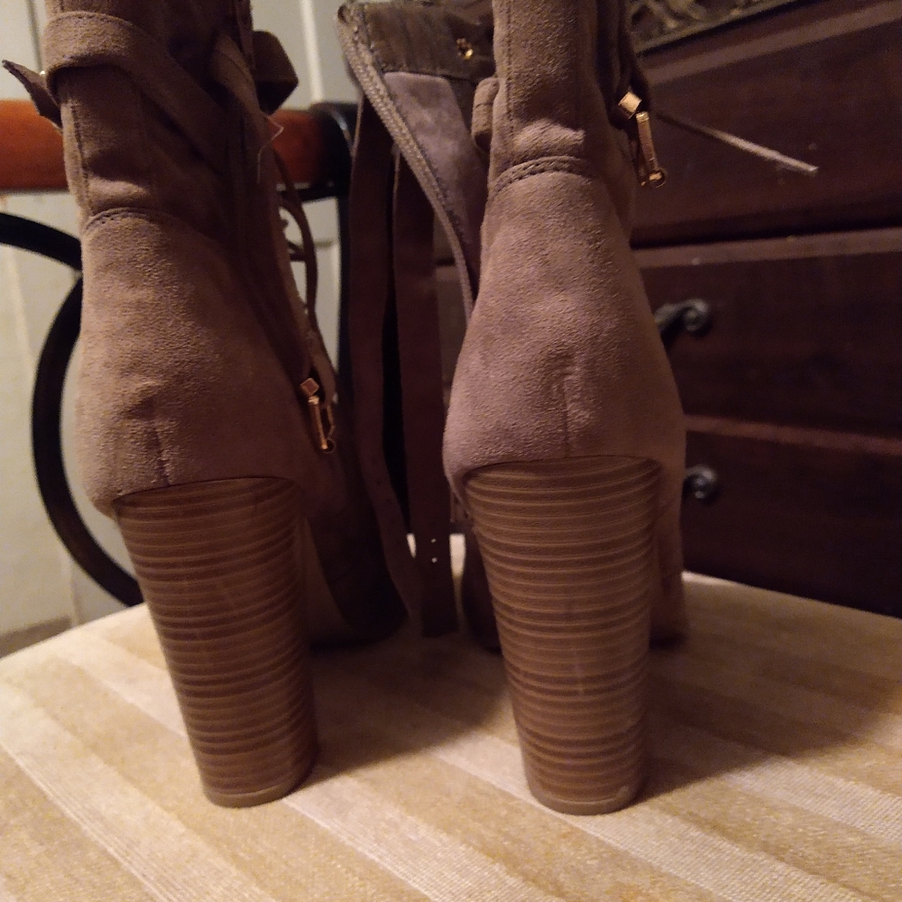 Shoes - Picture 3 of 3